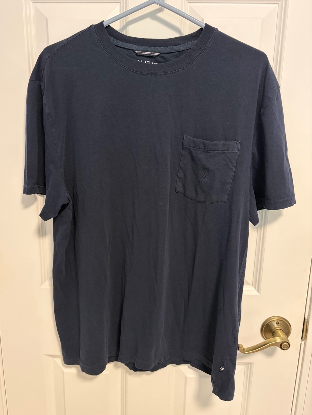 Nautica men’s performance short sleeve tee. Classic fit. Size XL. Front pocket.